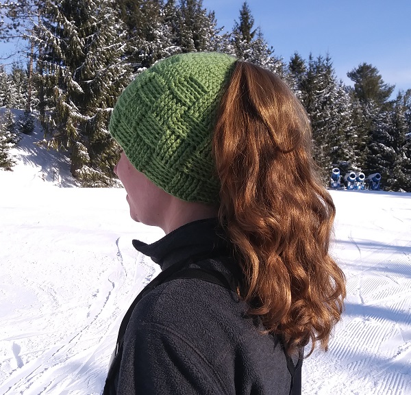 Basket Weave Ponytail Messy Bun Beanie Hat Crochet Pattern by Caitlin's Contagious Creations. #freecrochetpattern #Freecrochethatpattern #basketweavecrochetpattern