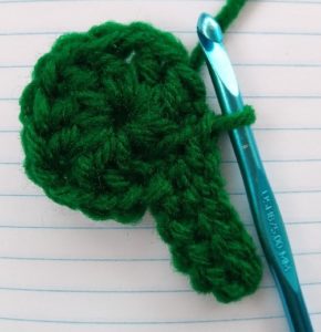 crochet-flower-irish-shamrock-stem-pattern