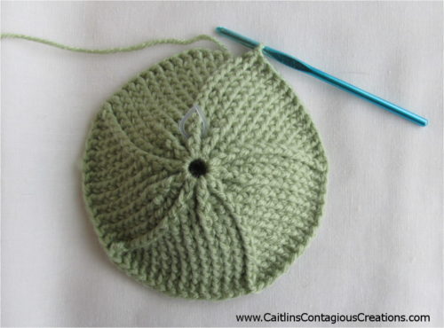 Spiral star basket weave beanie free crochet pattern from Caitlin's Contagious Creations. An easy pattern for a thick and warm winter hat with a beautiful cabled top.
