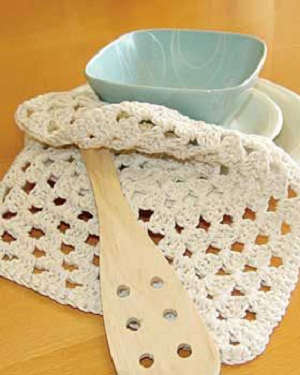 Granny Square Dishcloth Crochet Pattern. Part of Caitlin's Contagious Creations Beginner Pattern Round Up. 10 Free crochet patterns perfect for total beginners.