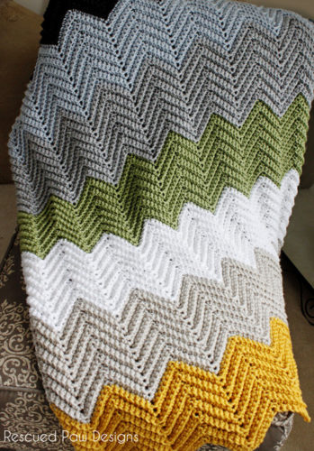 Wonders Chevron Blanket  Crochet Pattern. Part of Caitlin's Contagious Creations Beginner Pattern Round Up. 10 Free crochet patterns perfect for total beginners.