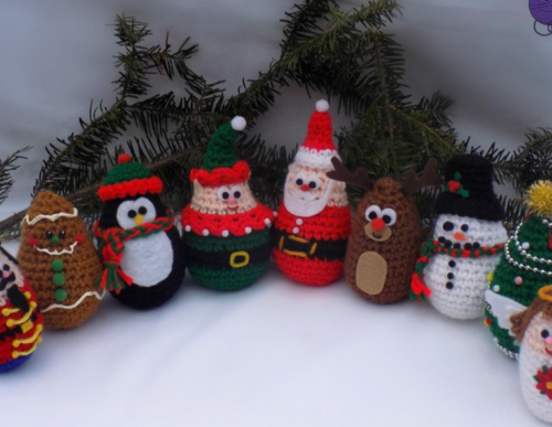 Quick Holiday Crochet Pattern for holiday eggles