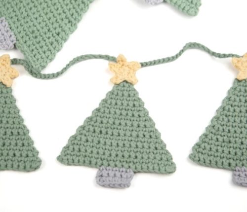 Paid Quick Holiday Crochet Pattern tree bunting